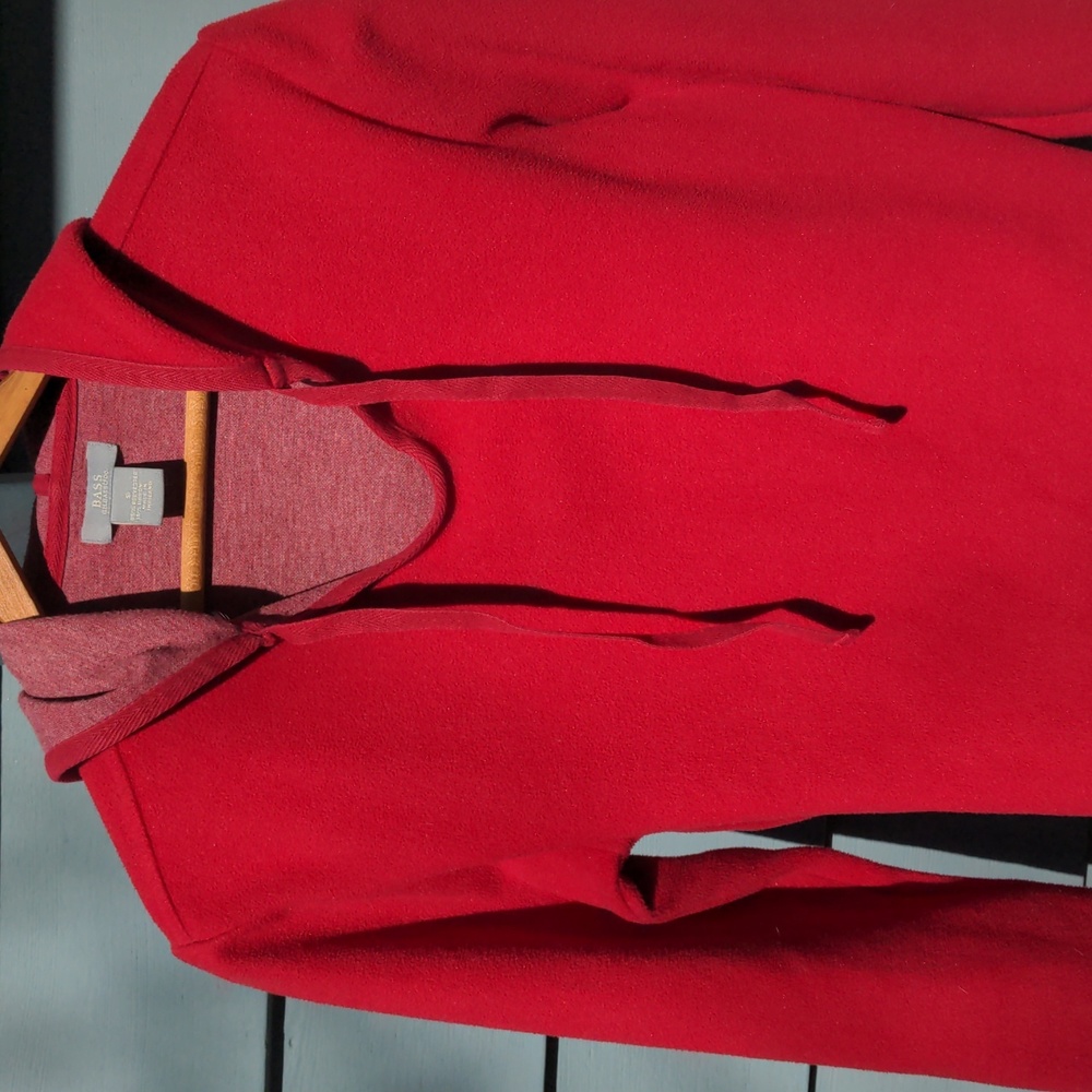 Bass red fleece hooded pullover